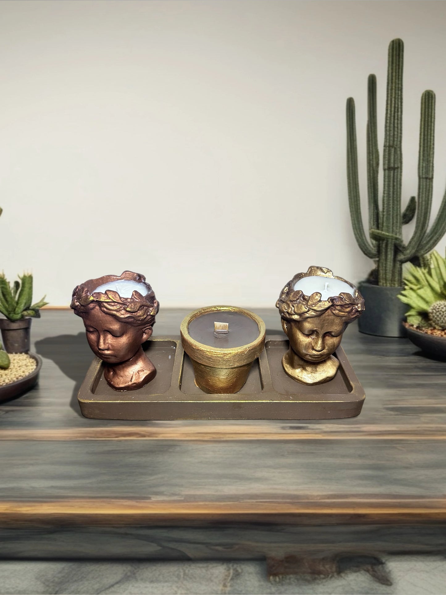 İkiz Işıklar Bronz & Altın Yüz Figürlü Mum Seti - Uzaktan görünüm