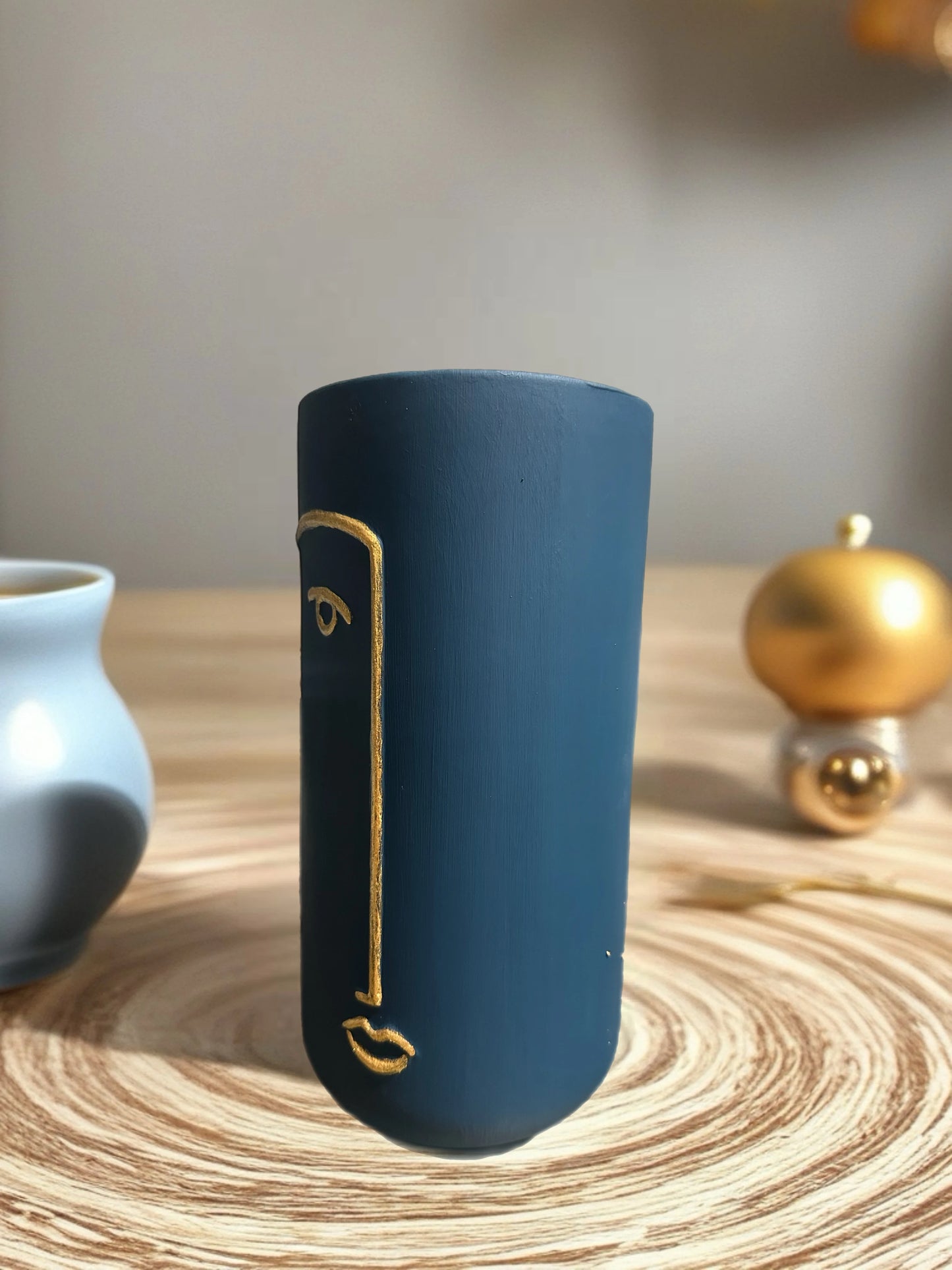 Altın Hatır Modern Yüz Figürlü Vazo - Sol profilden görünüm