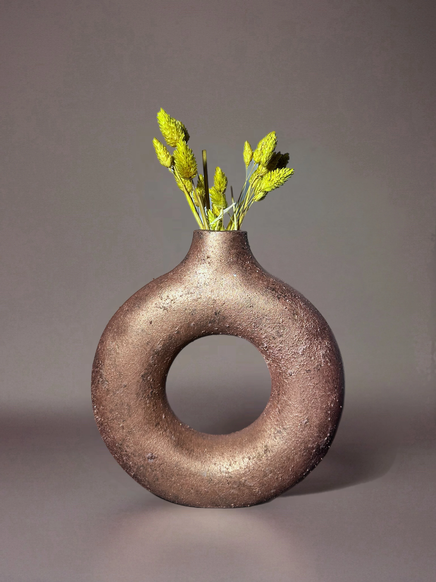 Bronz Sükûnet Dekoratif Halka Vazo - Önden Görünüm