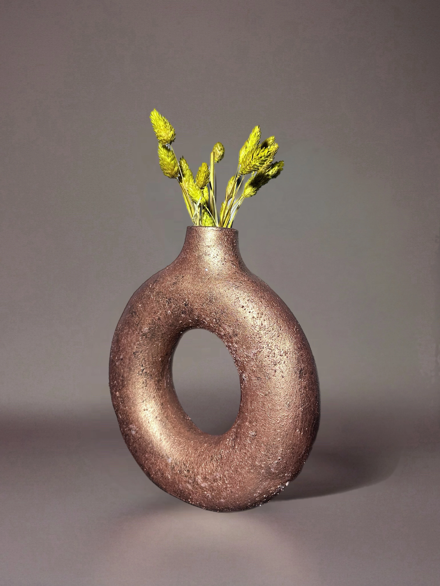 Bronz Sükûnet Dekoratif Halka Vazo - Sağ Profilden Görünüm