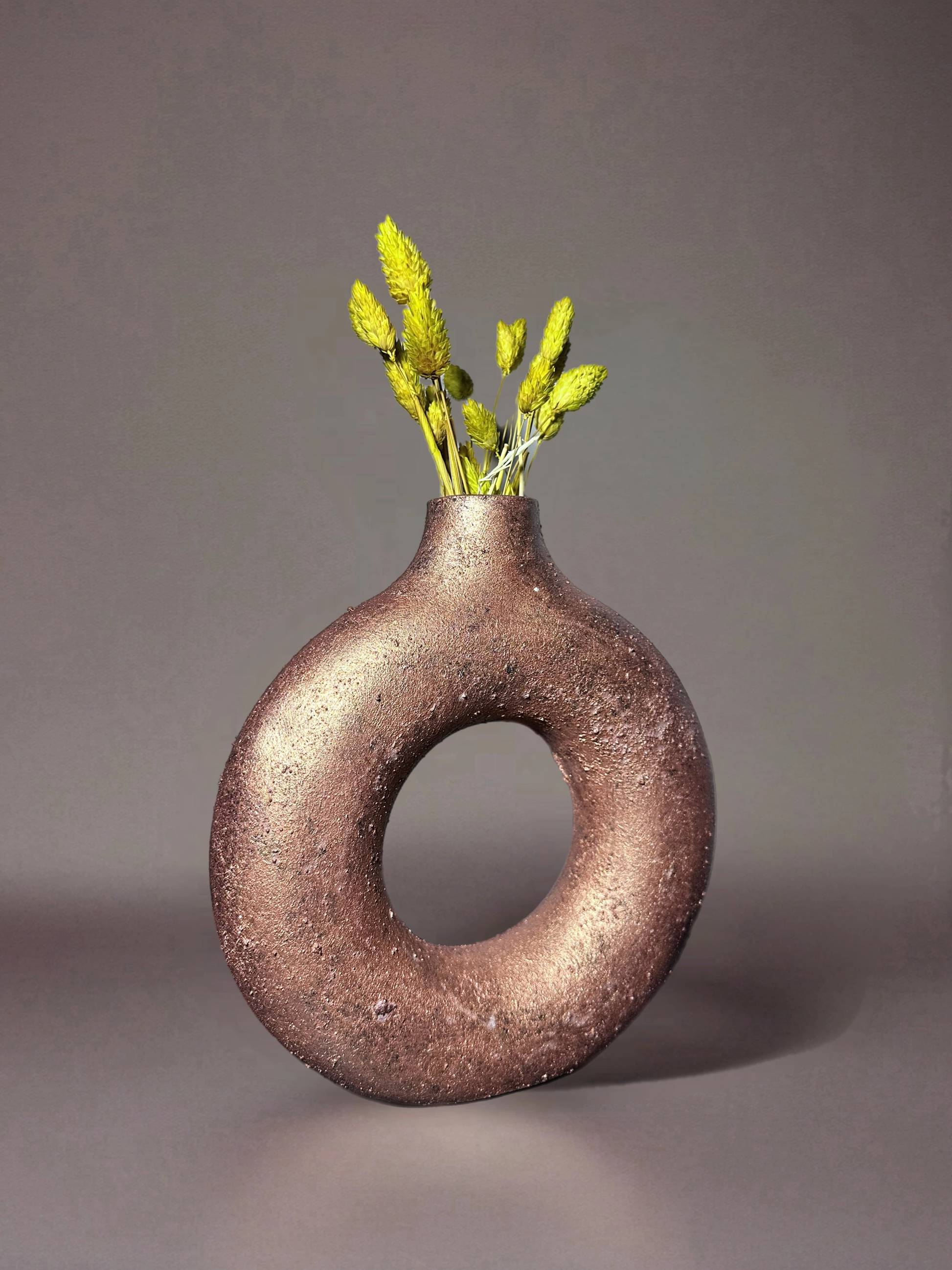 Bronz Sükûnet Dekoratif Halka Vazo - Sol Profilden Görünüm