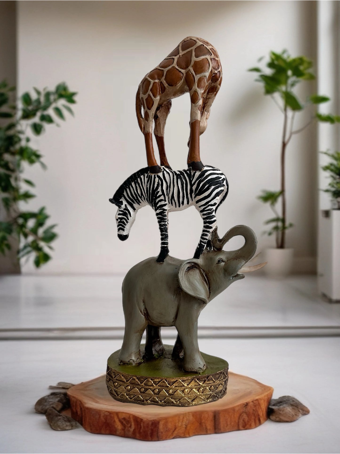 El Boyaması Zürafa, Zebra ve Fil Figürlü Heykel - Doğanın Piramidi (Sağa Dönük)
