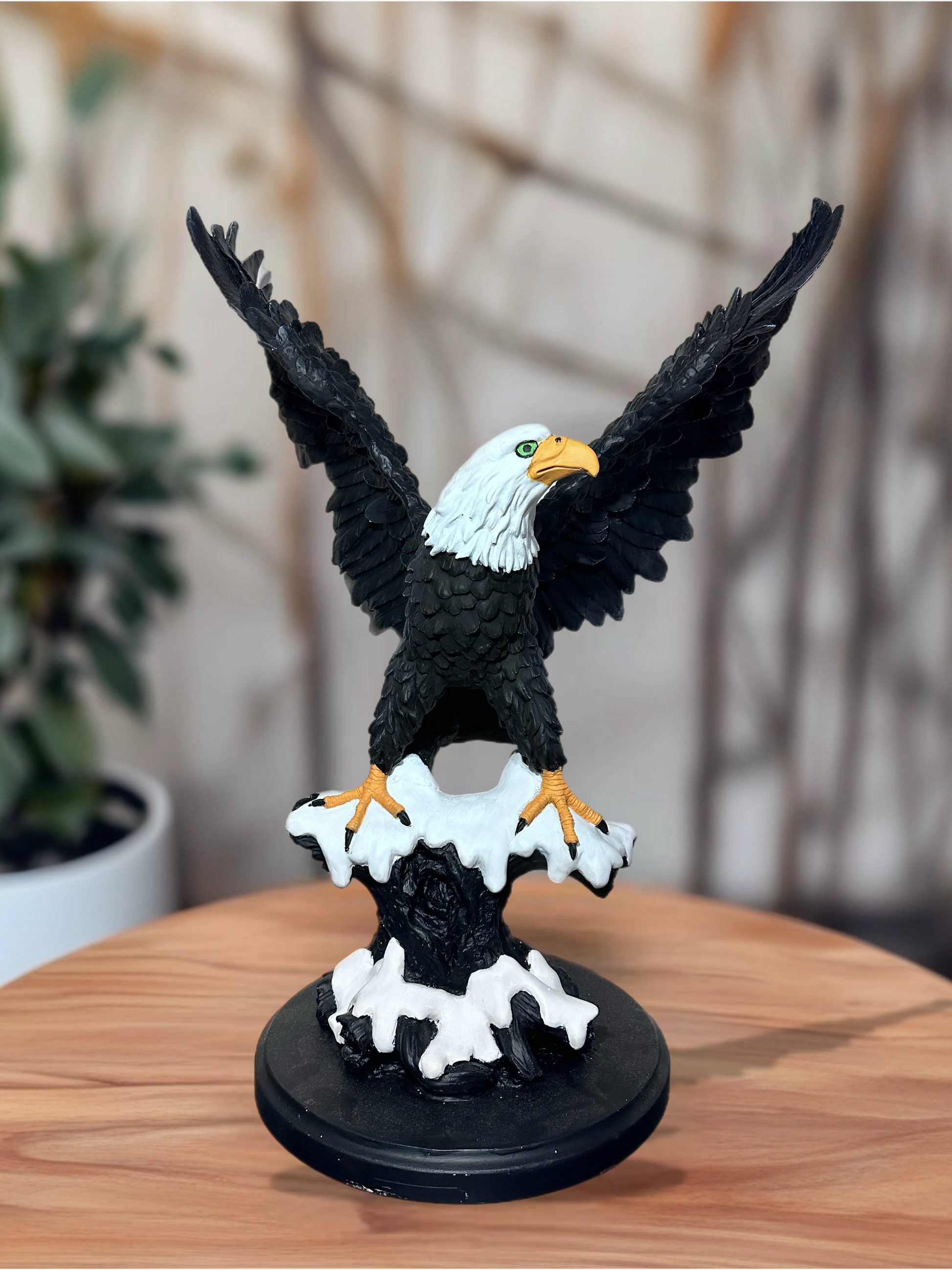 Gökyüzünün Sesi Kartal Heykeli - Alttan görünüm