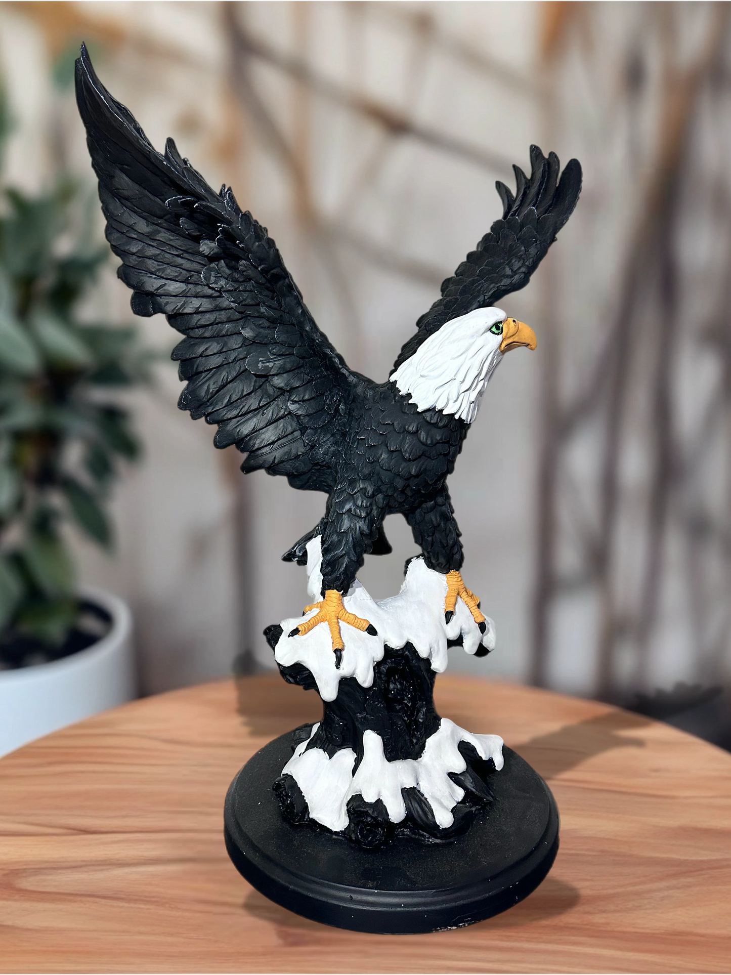 Gökyüzünün Sesi Kartal Heykeli - Sağ profilden görünüm