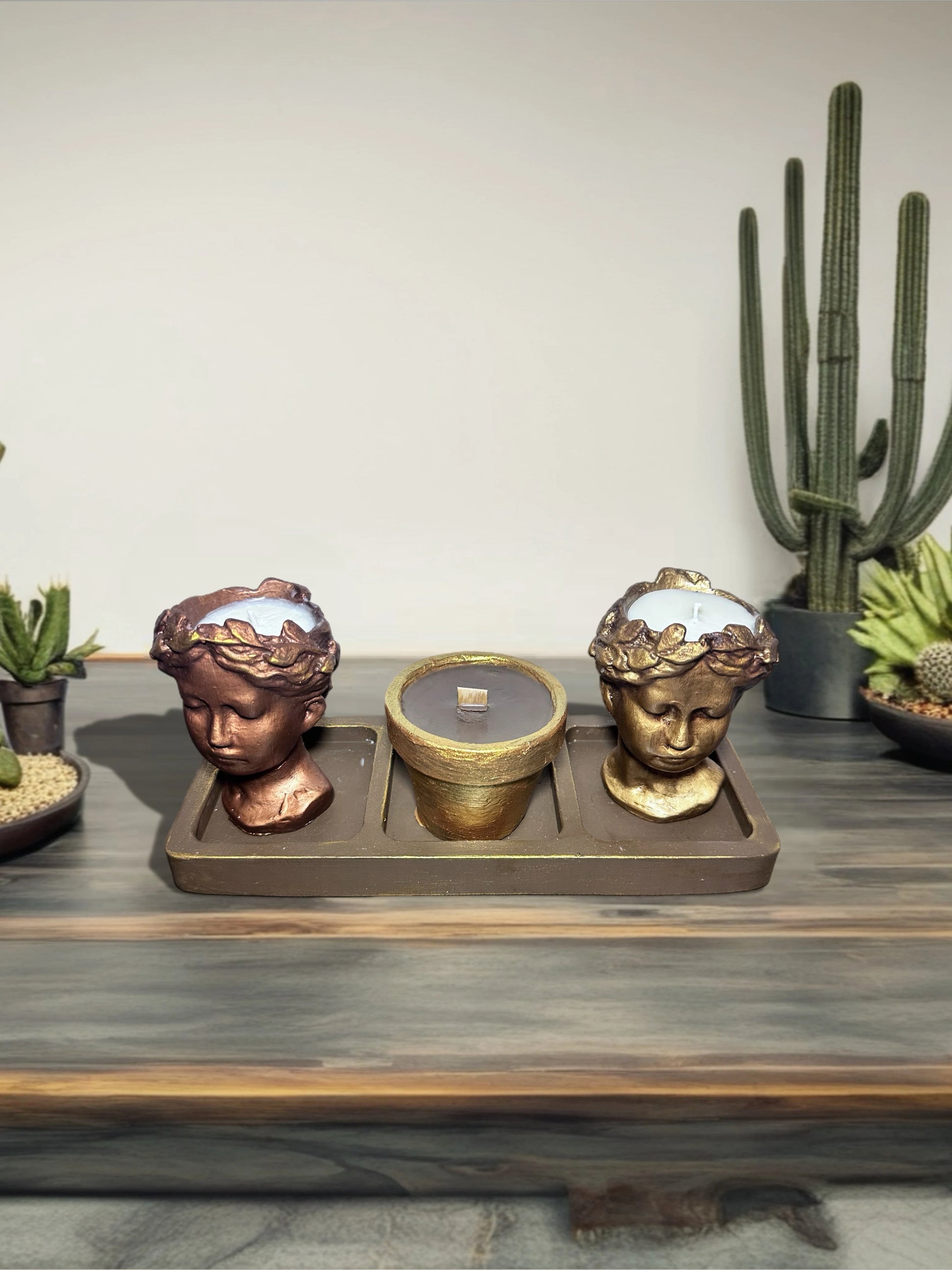 İkiz Işıklar Bronz & Altın Yüz Figürlü Mum Seti - Uzaktan görünüm