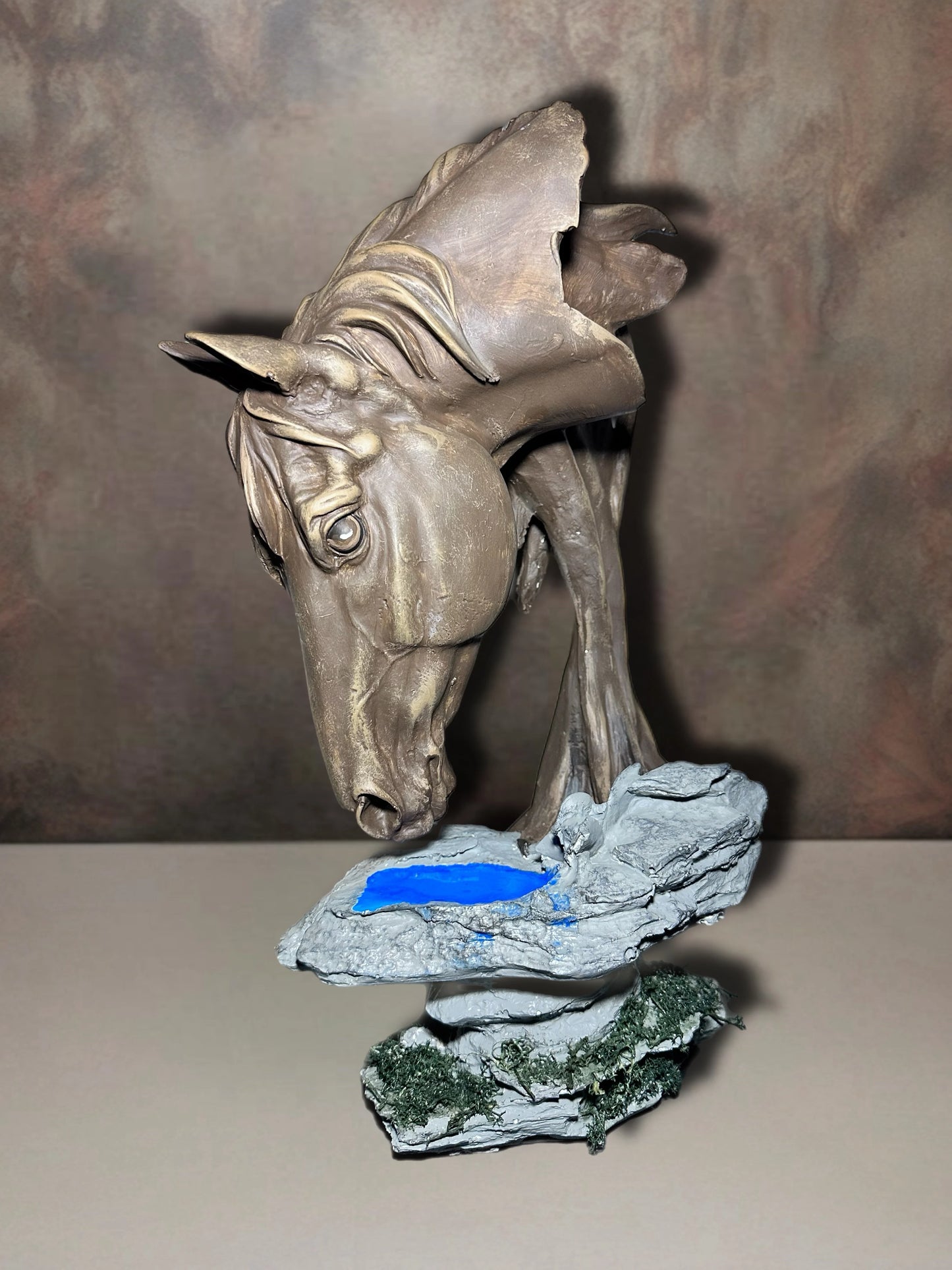 Mavi Yudum Dekoratif At Heykeli - Sağ profilden görünüm