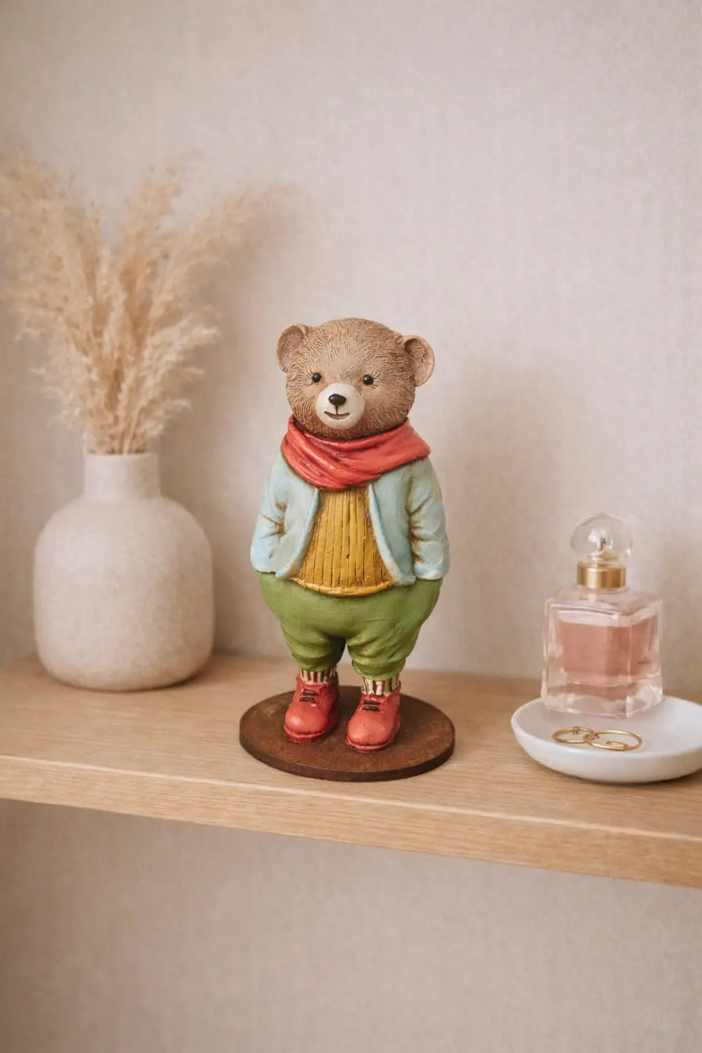Ahşap Kaideli Vintage Giyimli Ayıcık Biblo – Soft Tonlu Model