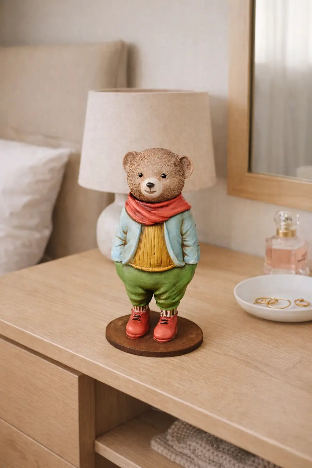 Ahşap Kaideli Vintage Giyimli Ayıcık Biblo – Soft Tonlu Model
