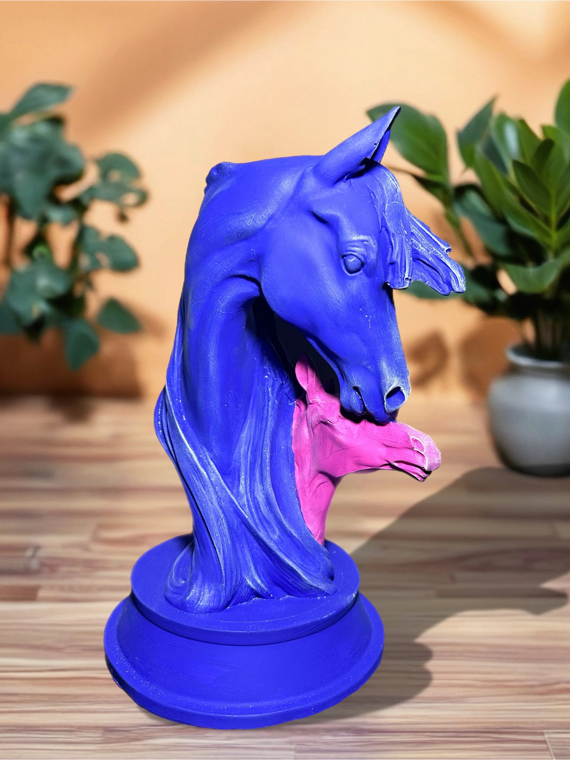 Mavinin Kalbi Anne ve Yavru At Heykeli - Sağ profilden görünüm