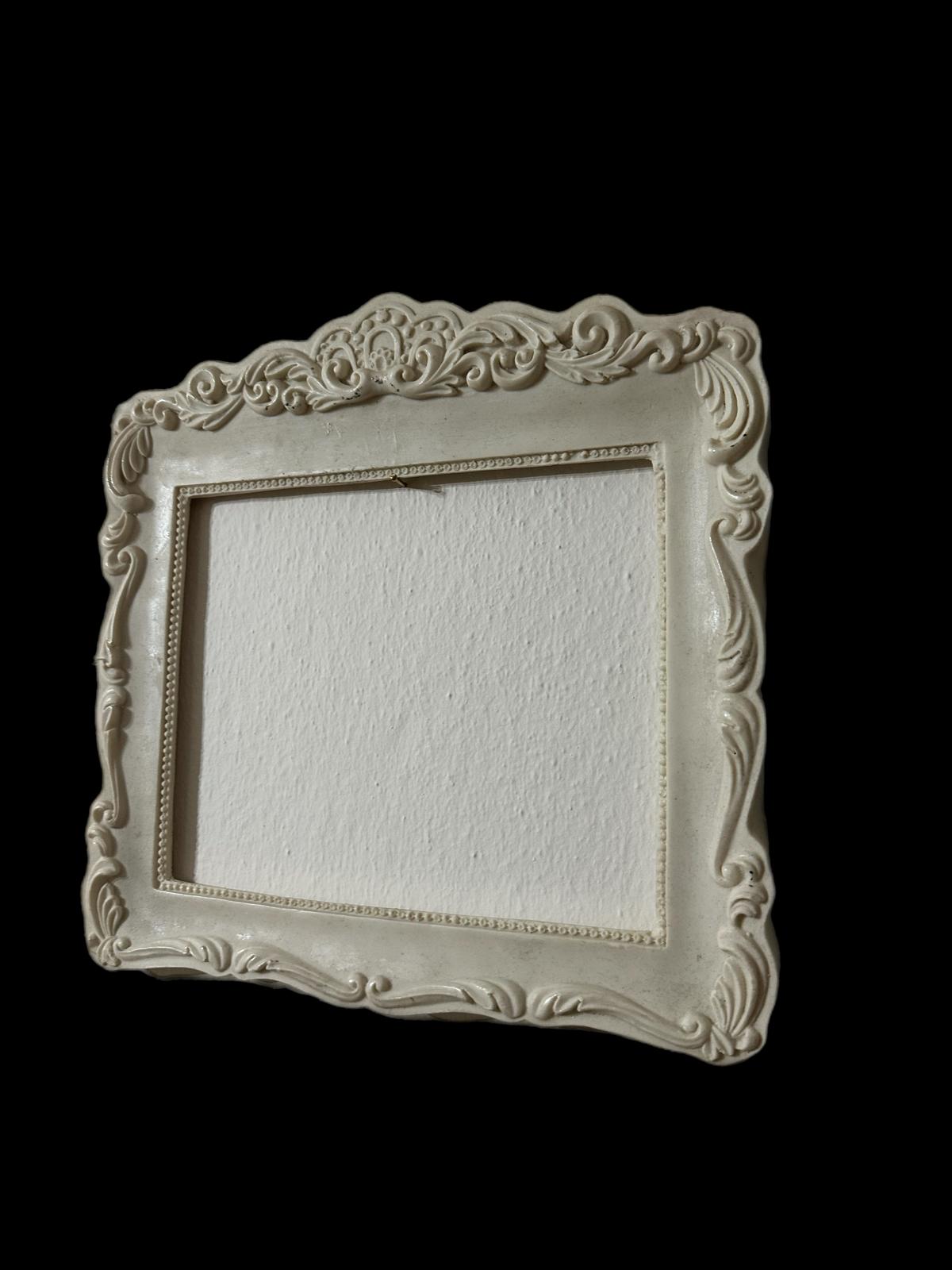Klasik Desenli Polyester Fotoğraf Çerçevesi – Antik Görünümlü