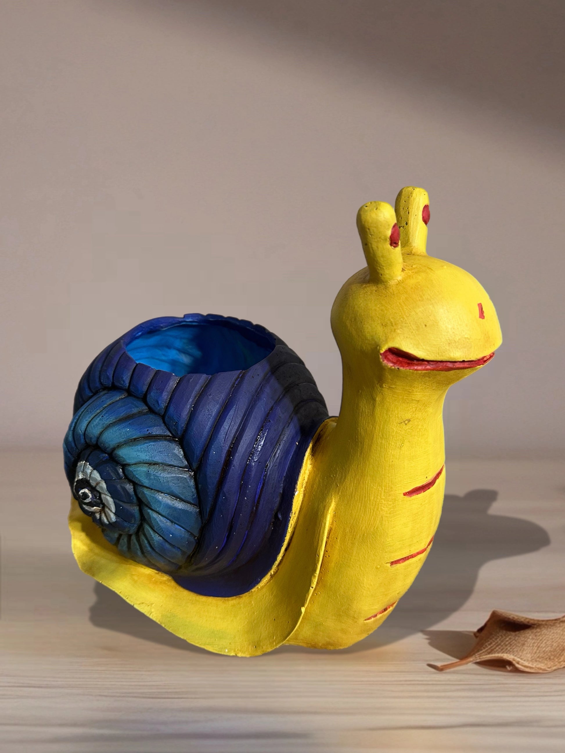 Yavaş Zamanın Neşesi Dekoratif Salyangoz Saksı - Önden görünüm