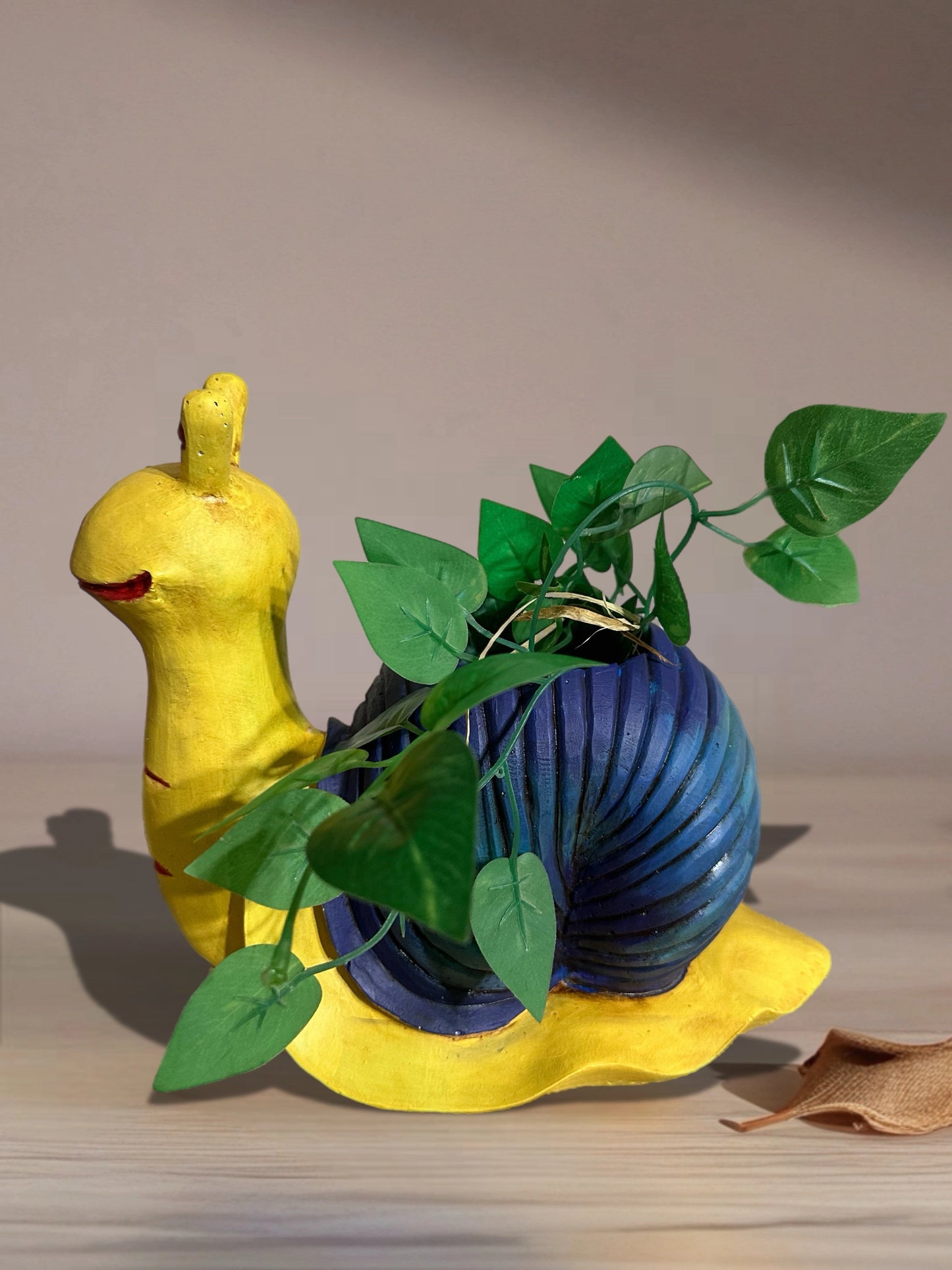 avaş Zamanın Neşesi Dekoratif Salyangoz Saksı - Soldan görünüm