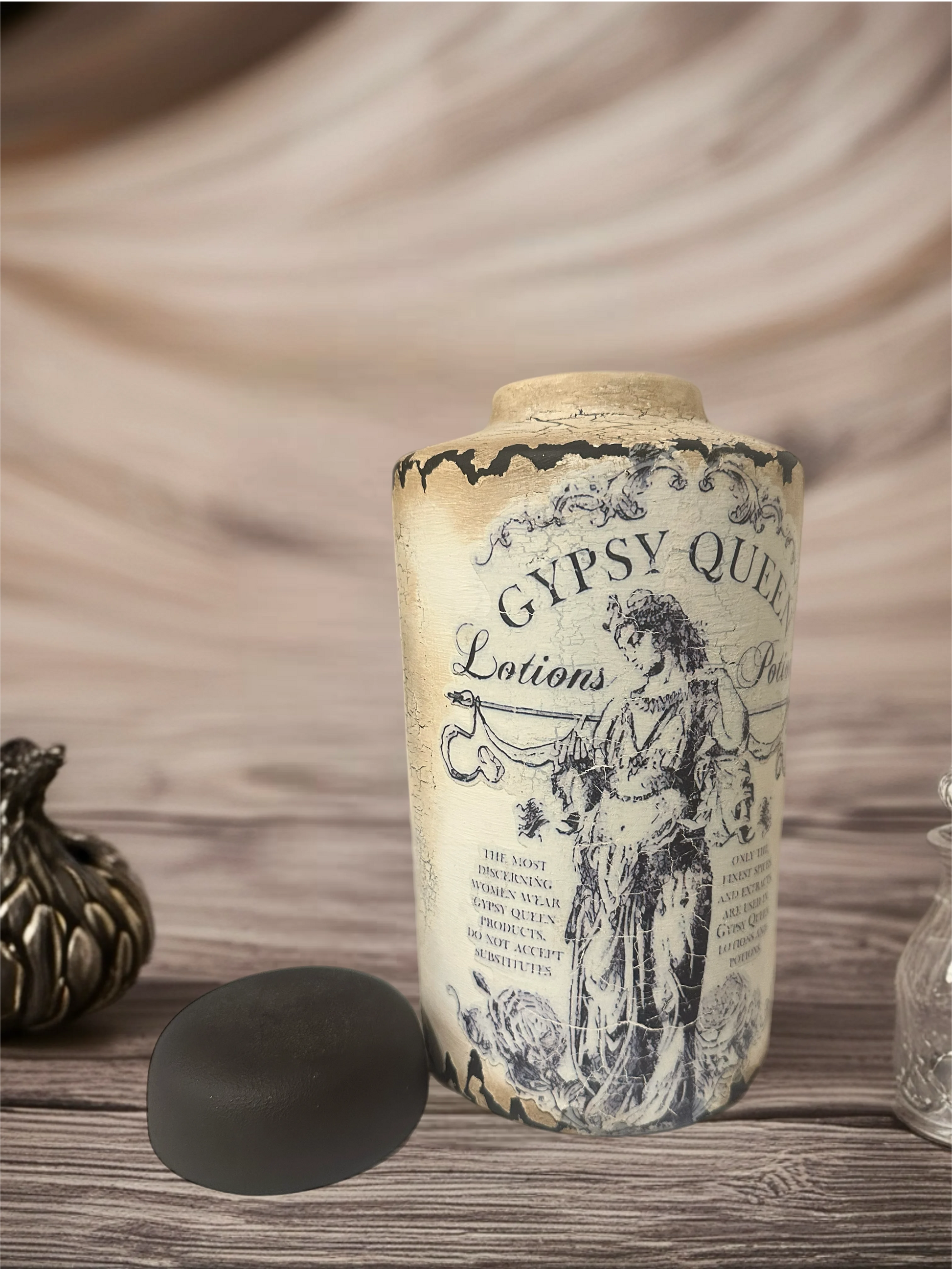 Zamanın Fısıltısı Dekoratif Kapaklı Vazo - Kapak açık görünüm