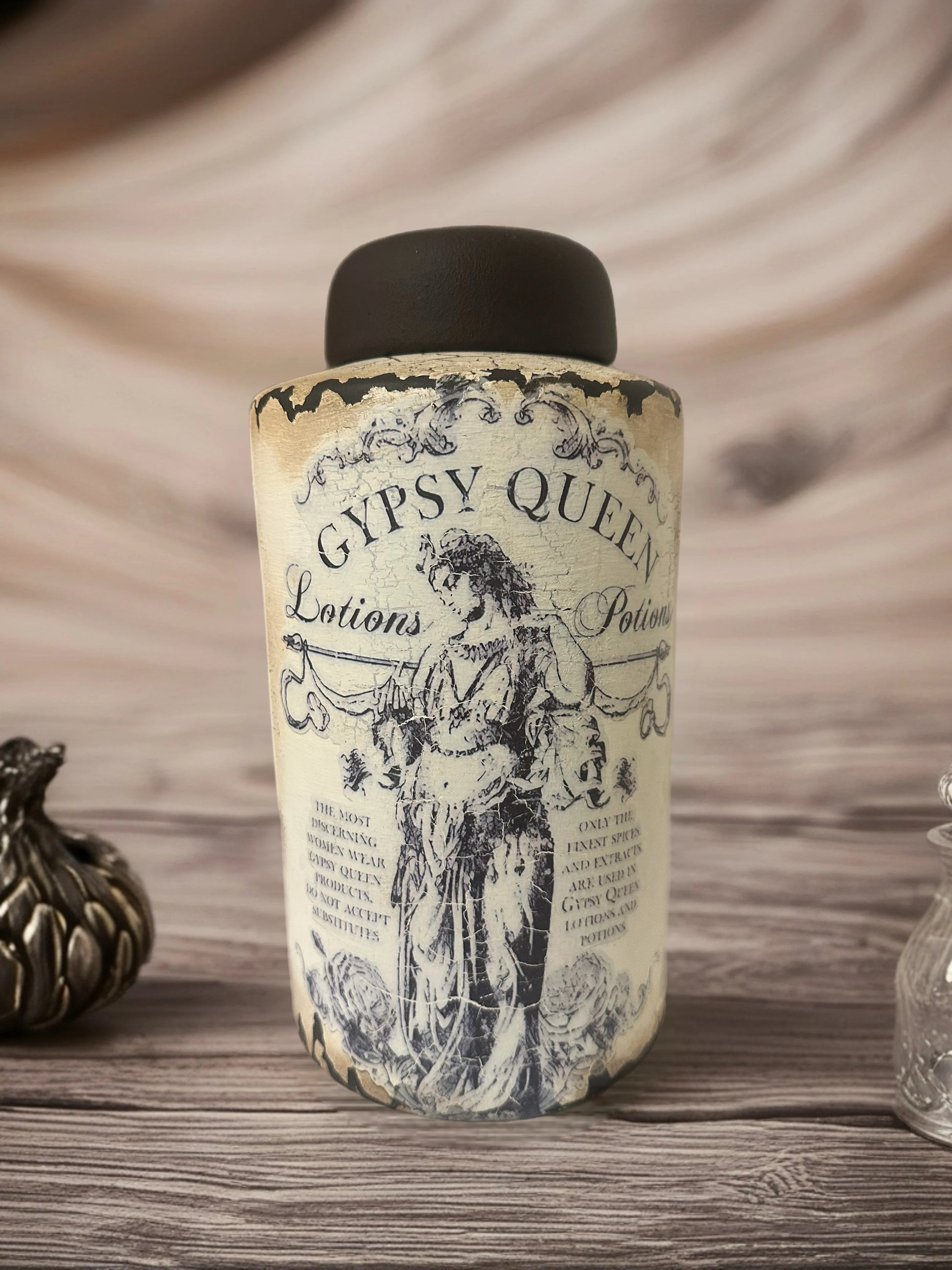 Zamanın Fısıltısı Dekoratif Kapaklı Vazo - Önden görünüm