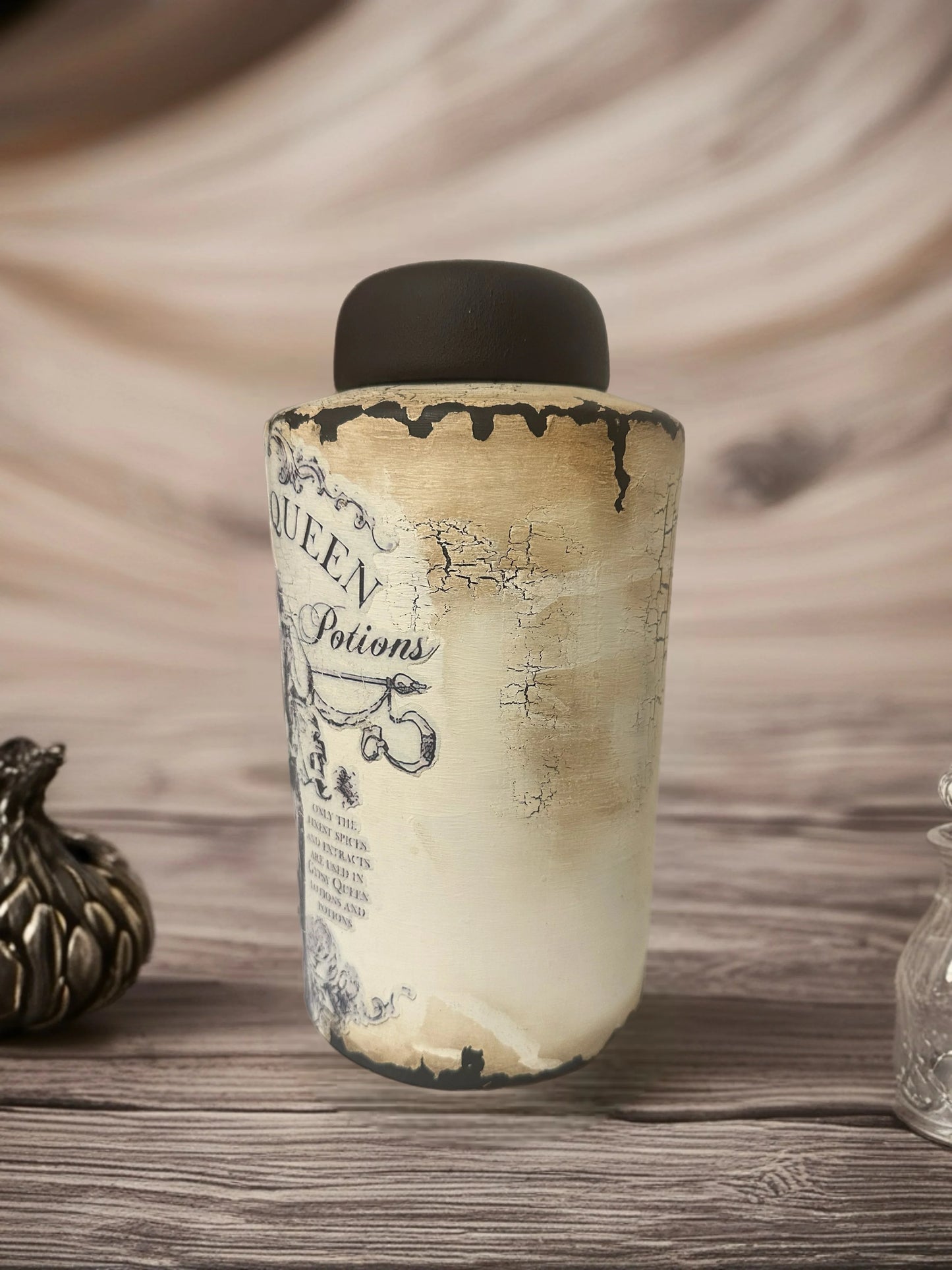 Zamanın Fısıltısı Dekoratif Kapaklı Vazo - Soldan görünüm